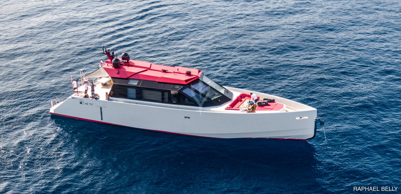 Al Thakhira Charter Yacht