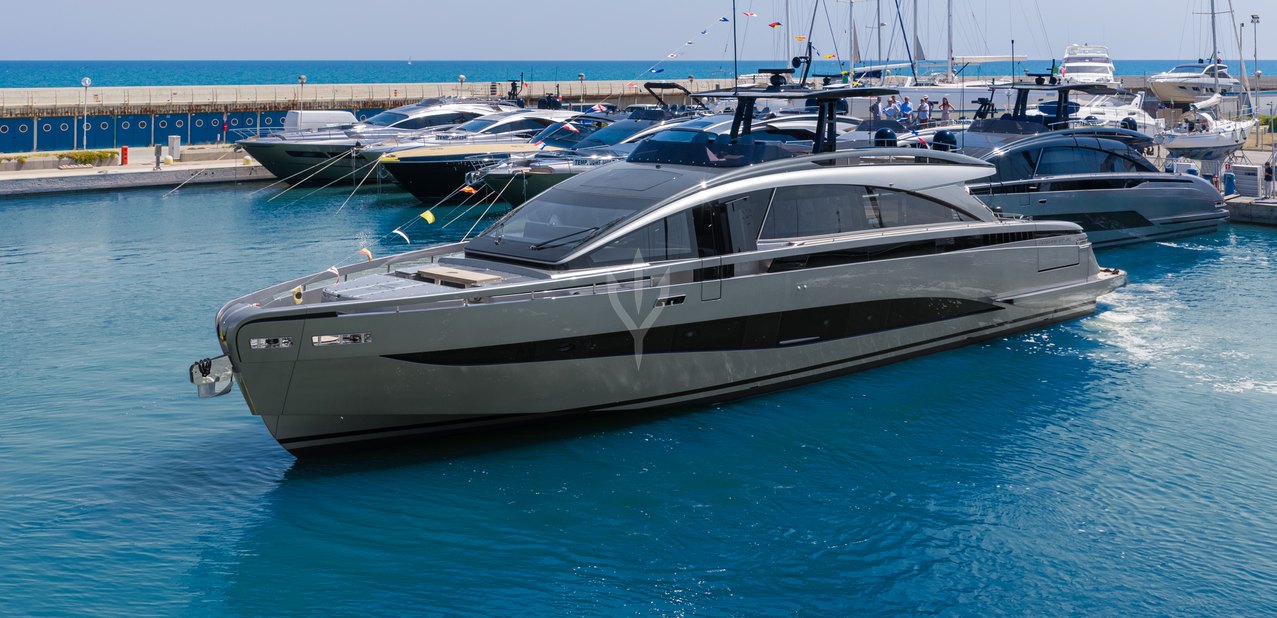 Pershing GTX90 / 01 Charter Yacht