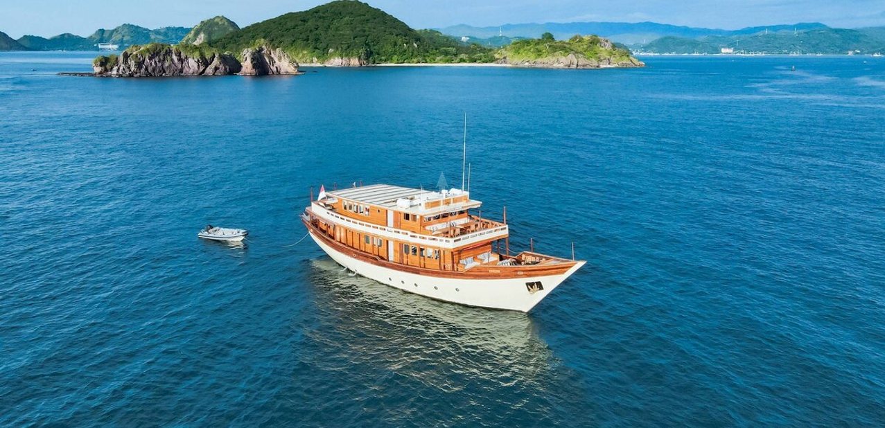 Mischief Charter Yacht