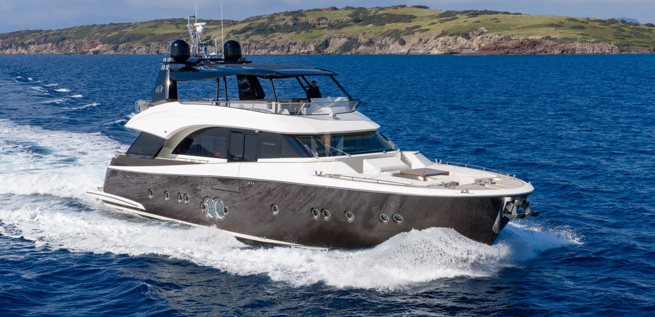 Bella Luna Charter Yacht