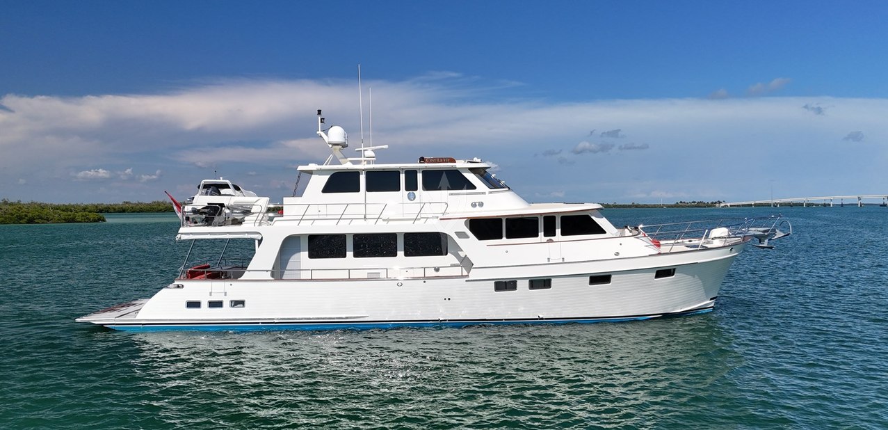 C'est La Vie Charter Yacht