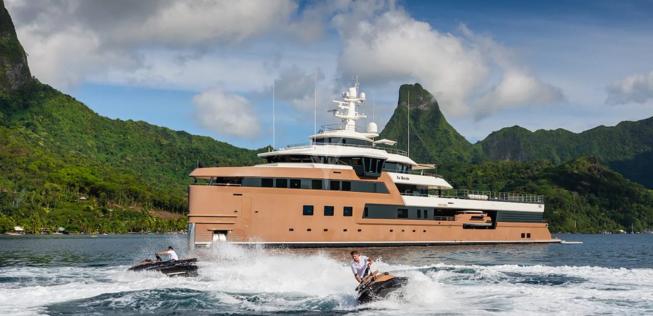 La Datcha Charter Yacht