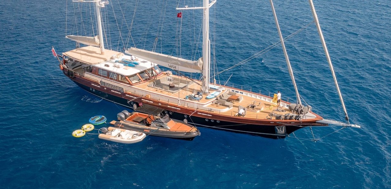 Vay Charter Yacht