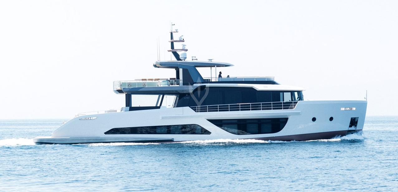 Saint V Charter Yacht