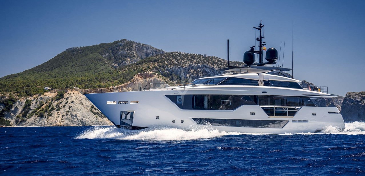 Alvium Charter Yacht