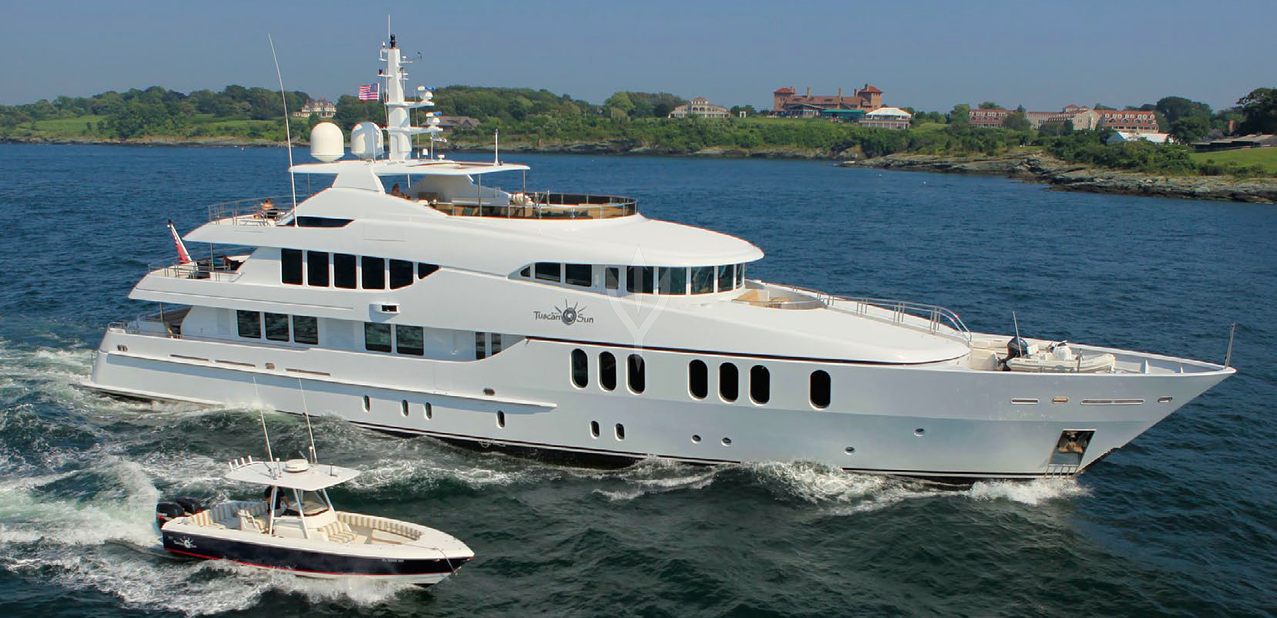 Coco Veinte Charter Yacht
