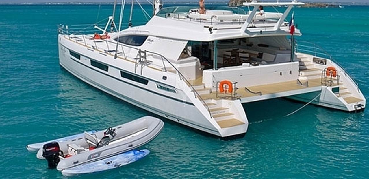Sur L’eau Charter Yacht