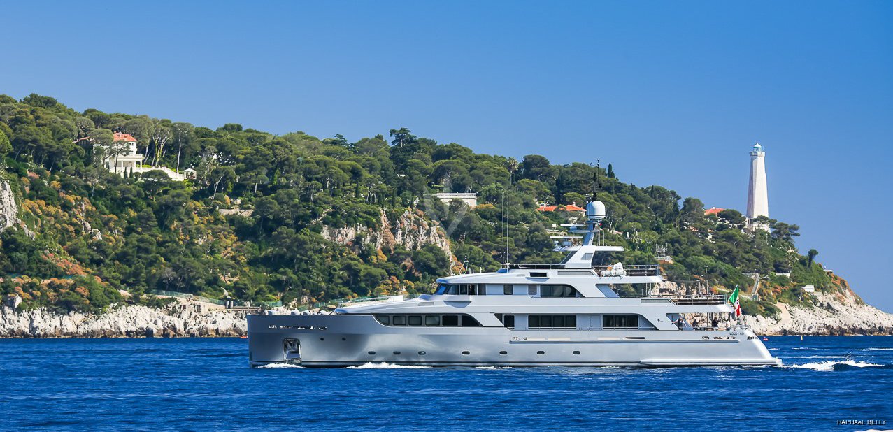 Dragoluna Charter Yacht