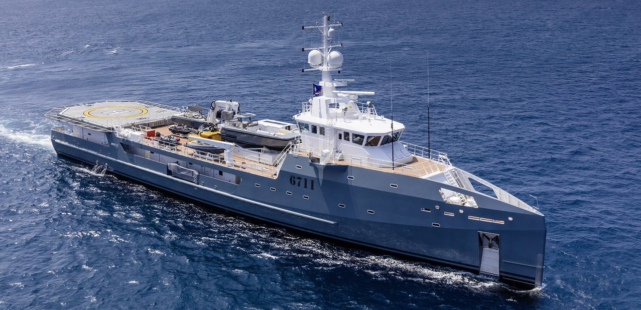 Kalm Charter Yacht