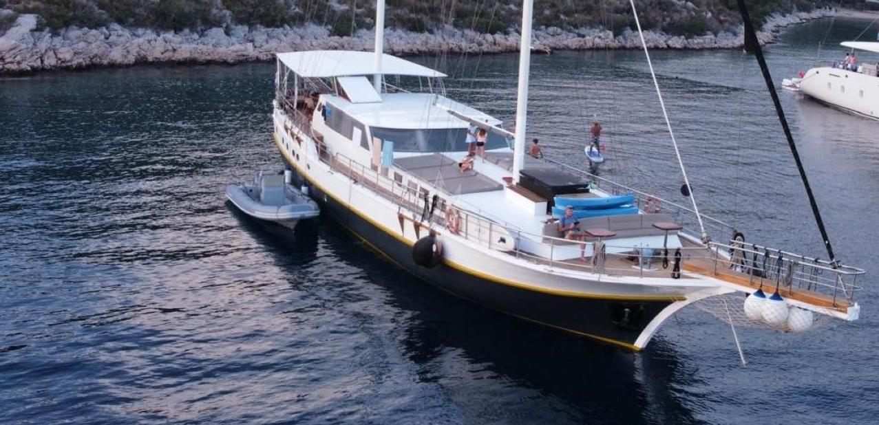 Nautilus Charter Yacht