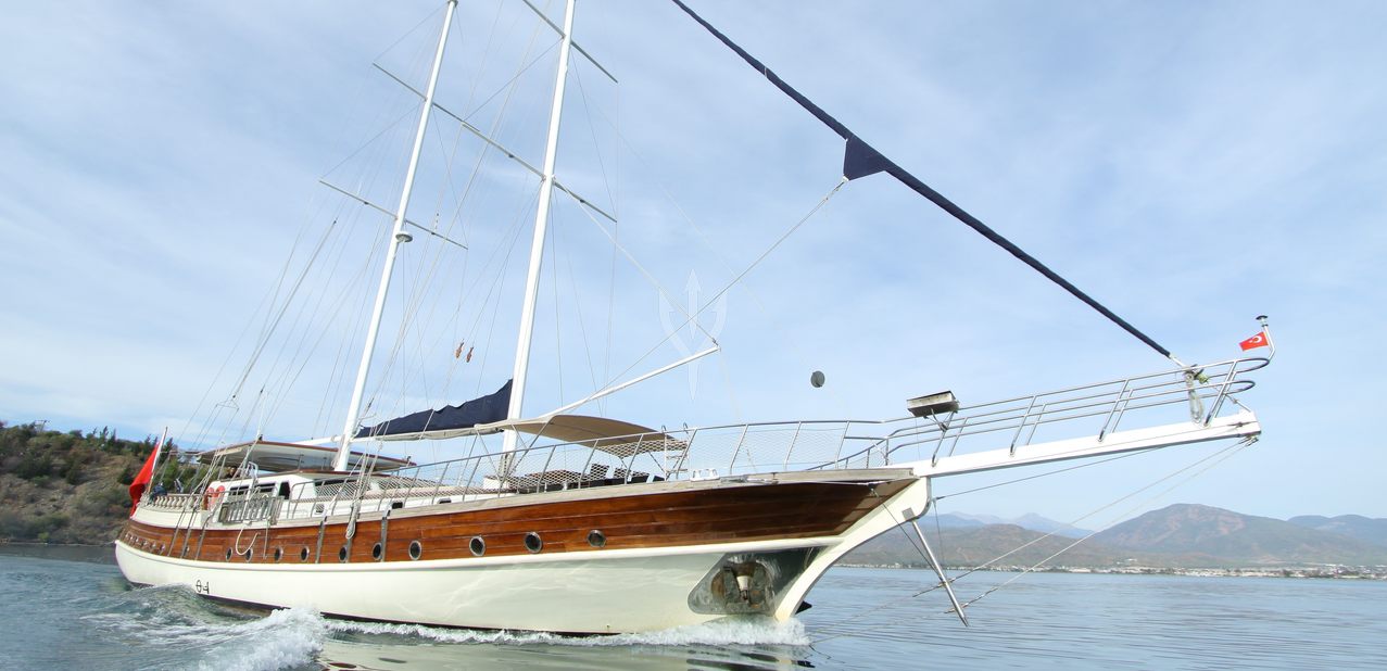 Queen Lila Charter Yacht