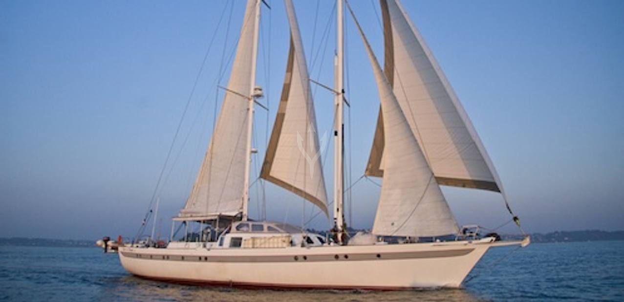 Dame des Tropiques Charter Yacht