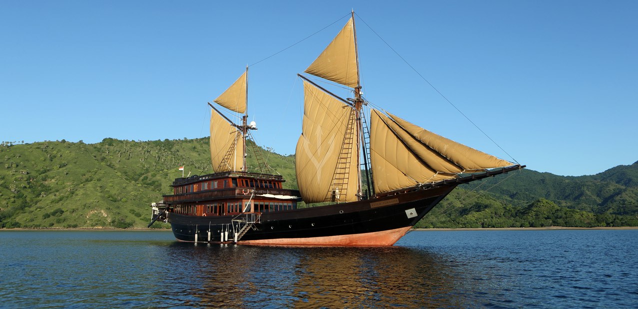 Alila Purnama Charter Yacht