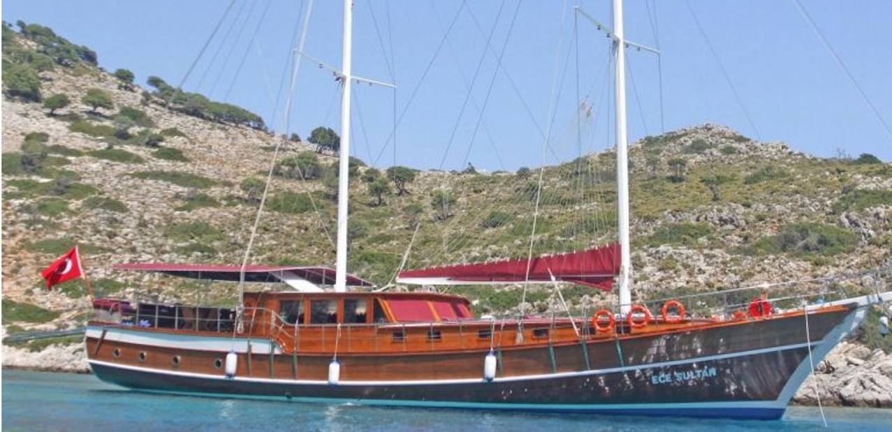 Aderina Charter Yacht