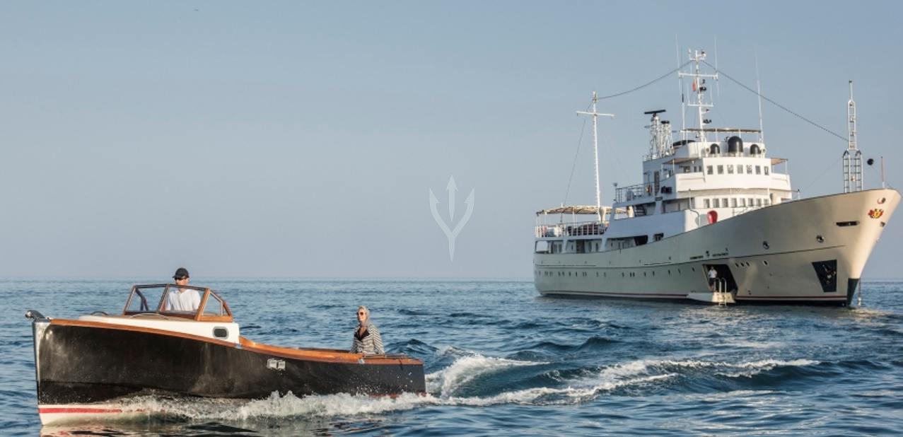 La Sultana Charter Yacht