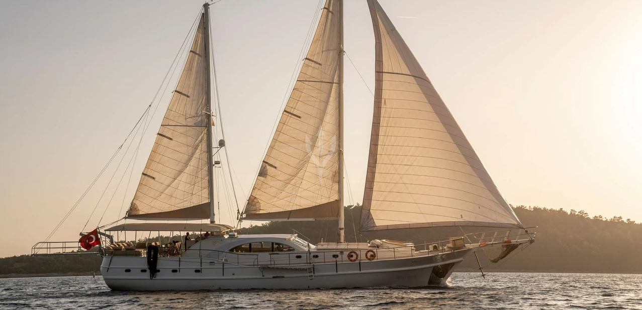 Queen of Sea Charter Yacht