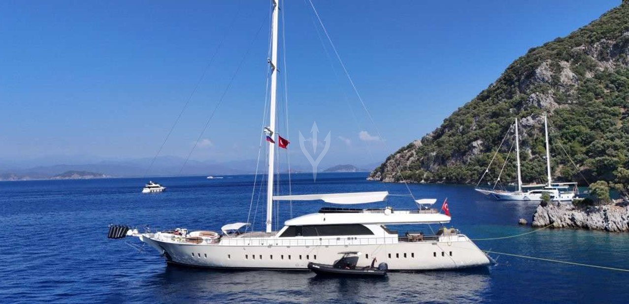 Dodo Charter Yacht
