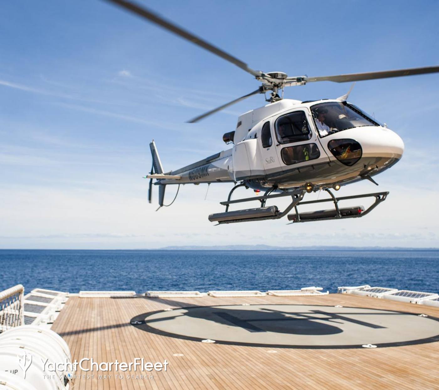 can a helicopter land on a yacht
