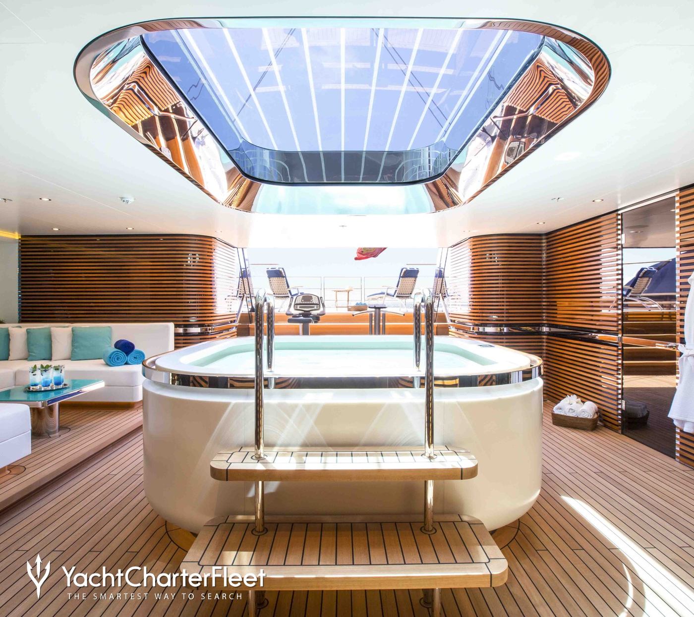 aquijo yacht inside