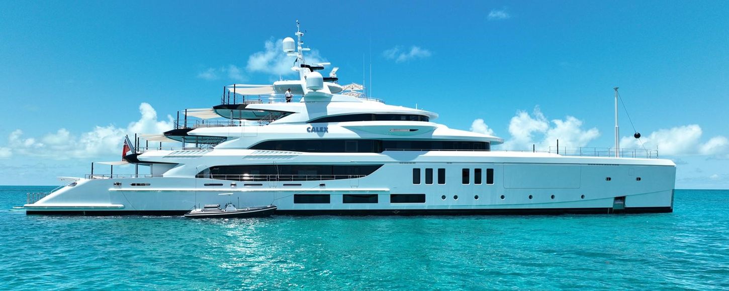 who owns motor yacht calex