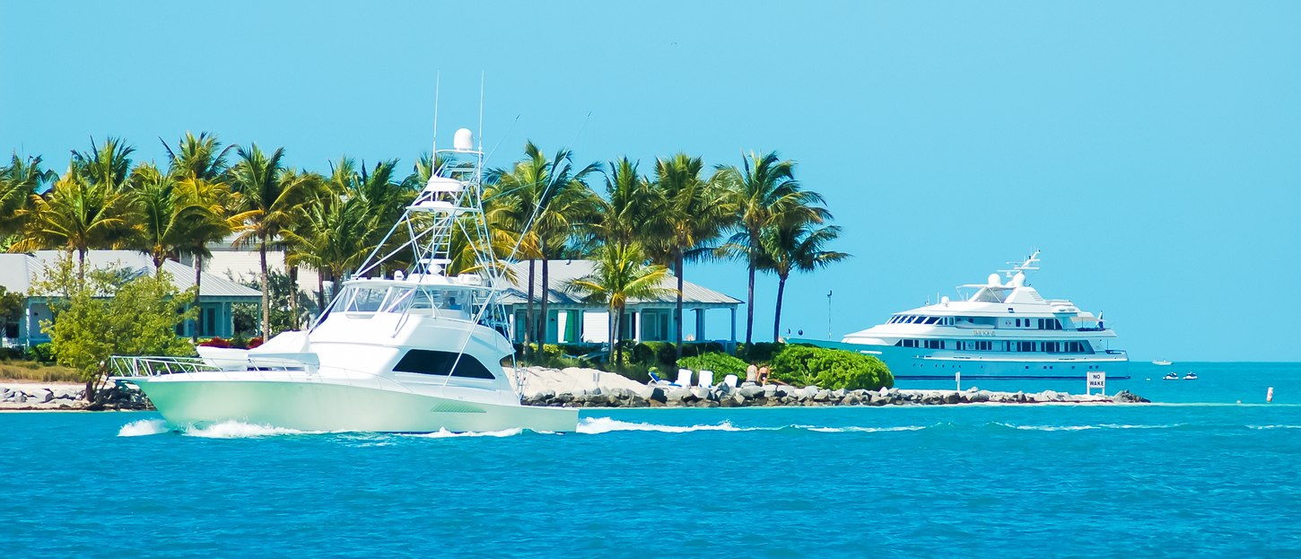 What are the rules for chartering a yacht in the USA?