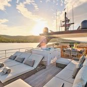 Golden Yacht photo 2