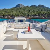 Golden Yacht photo 3