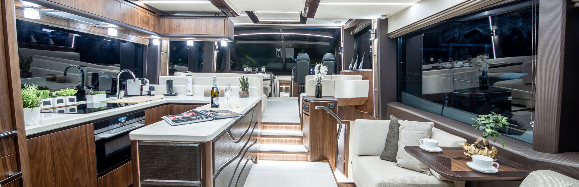680 Fly Yacht