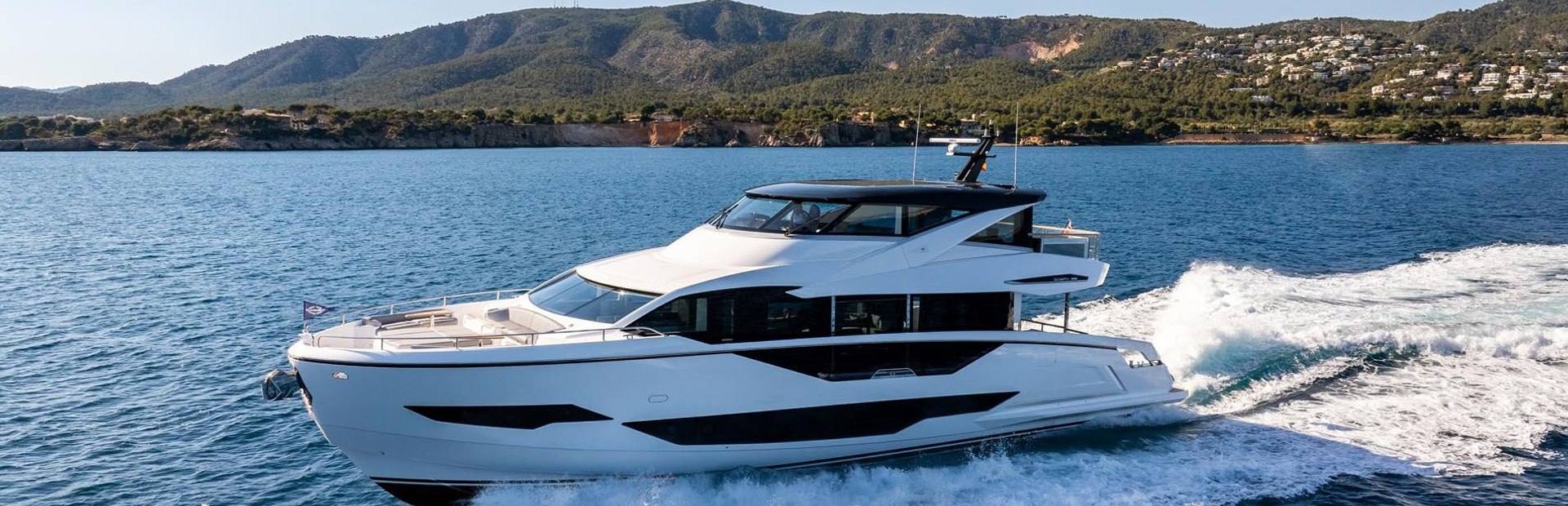 90 Ocean Enclosed Yacht