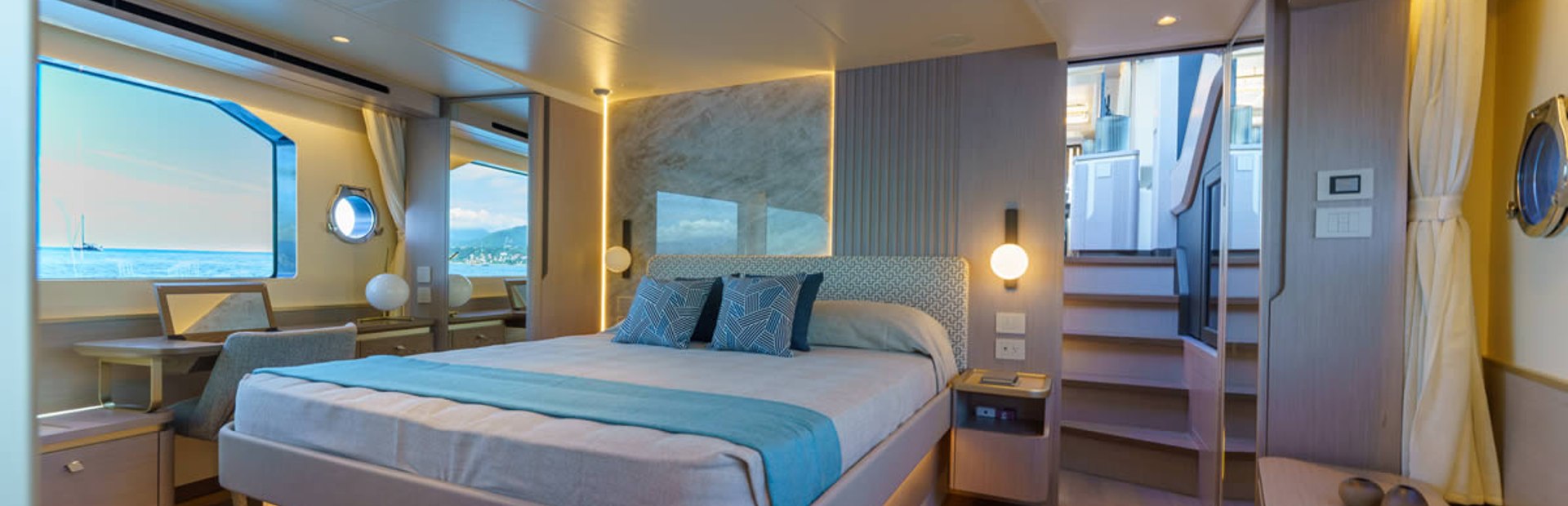 70 FLY Yacht