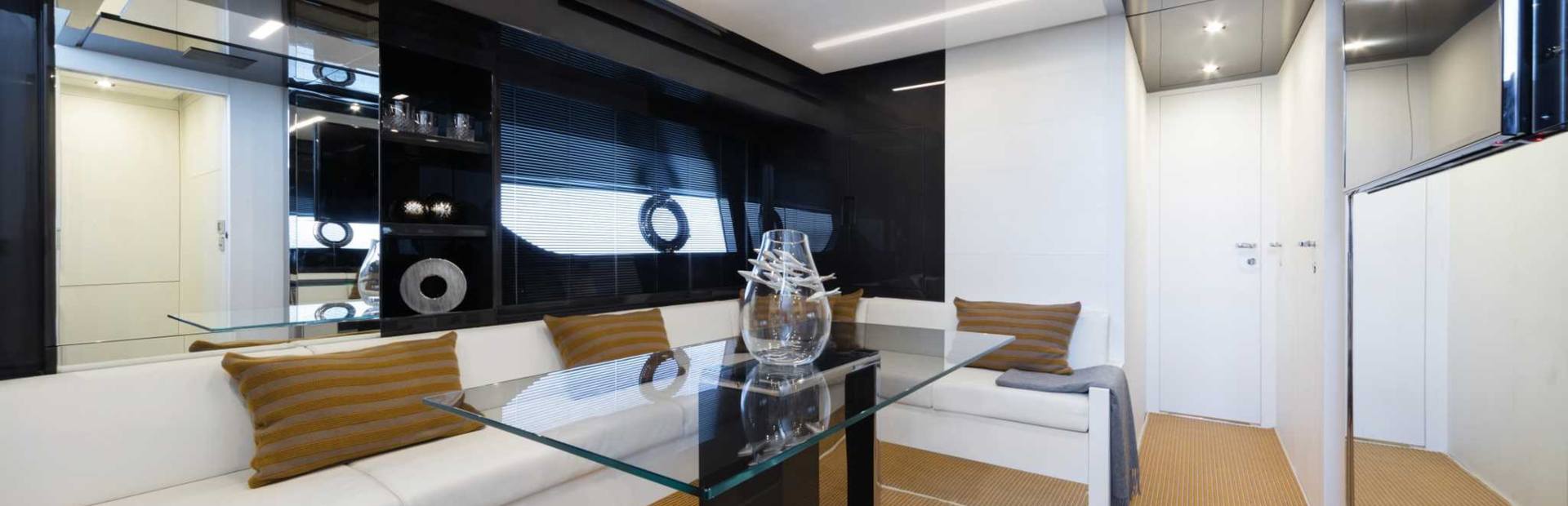 76' Bahamas Yacht