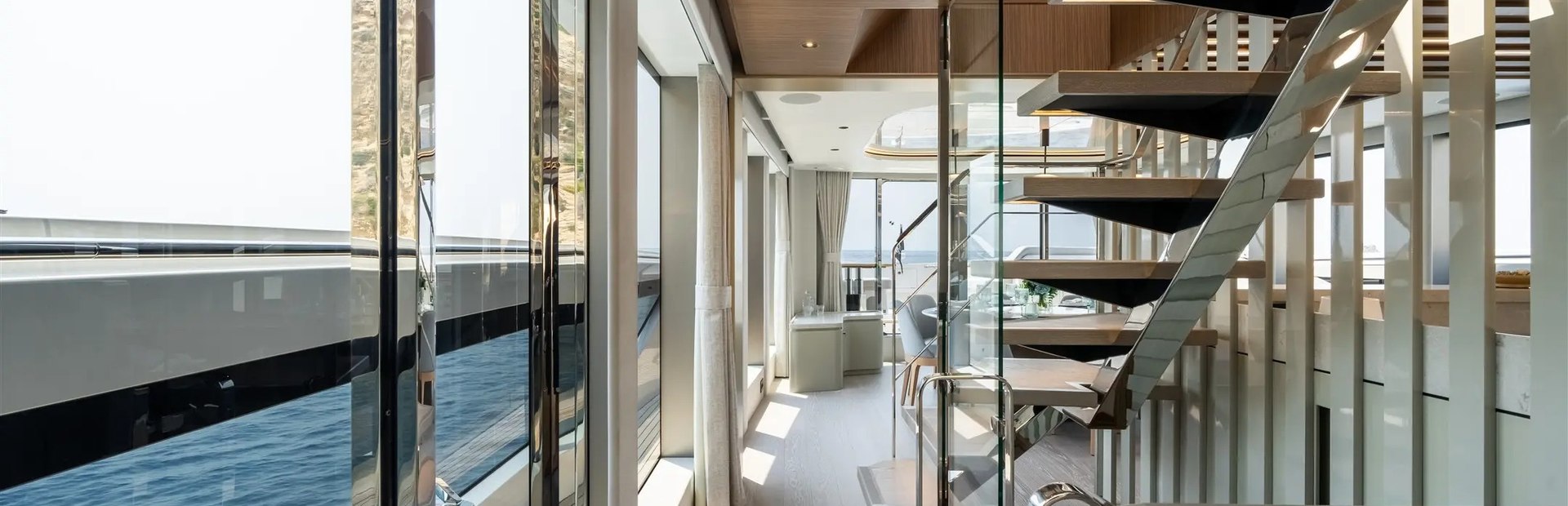 82 Ocean Enclosed Yacht