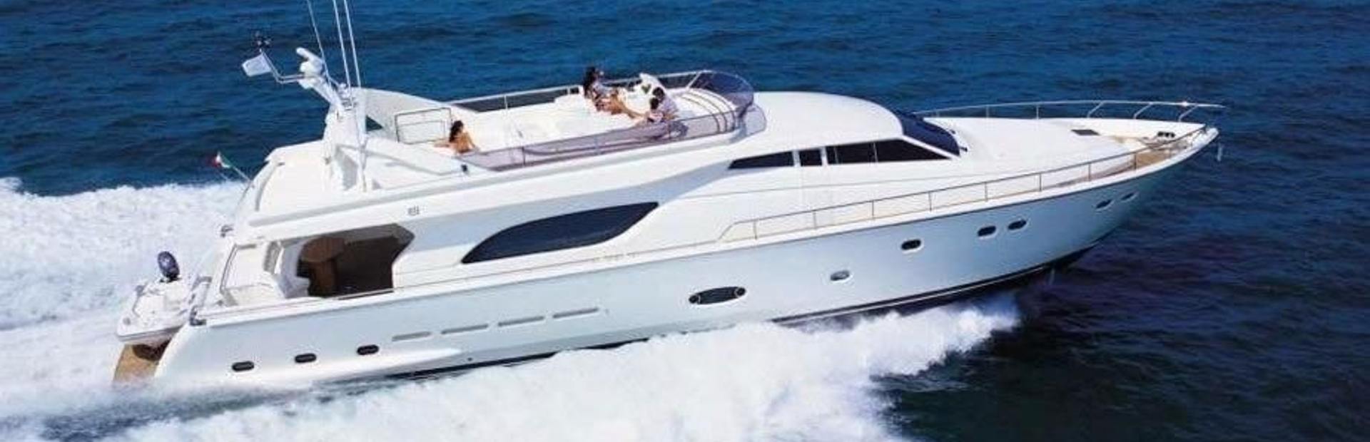 Ferretti 810 Yacht