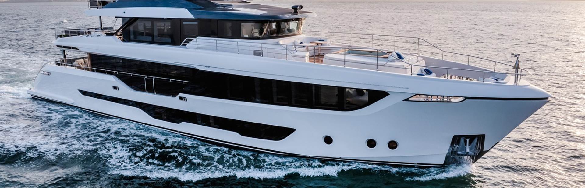 Majesty 112 Terrace  Yacht