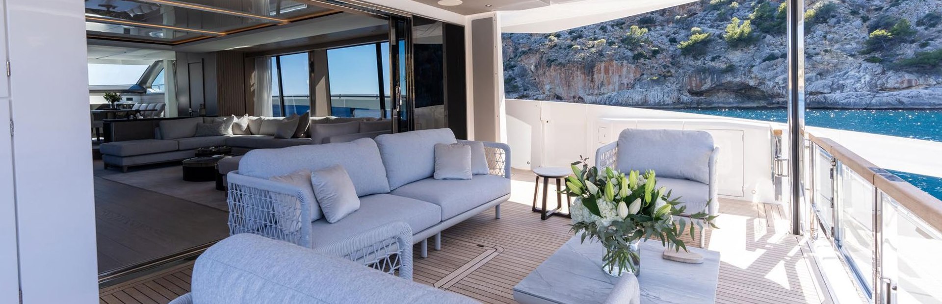 90 Ocean Enclosed Yacht