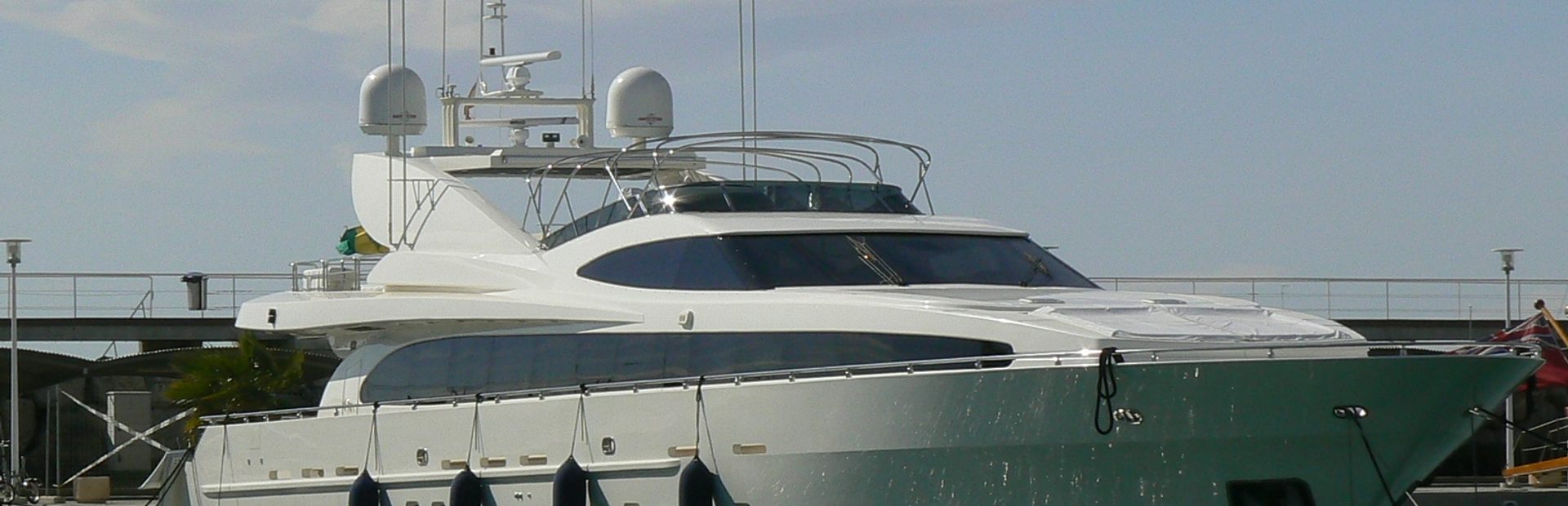 114 GLX Yacht