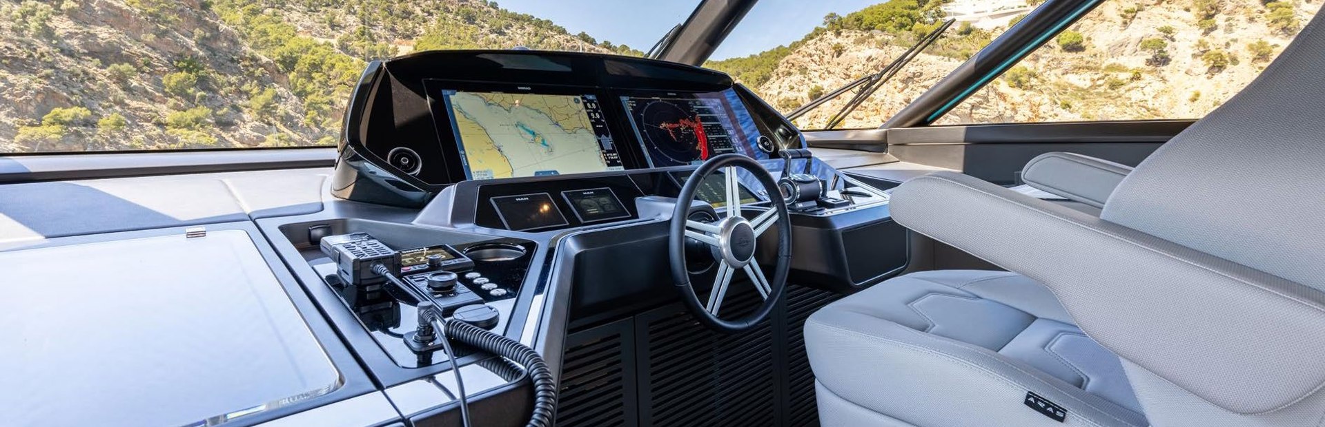 90 Ocean Enclosed Yacht