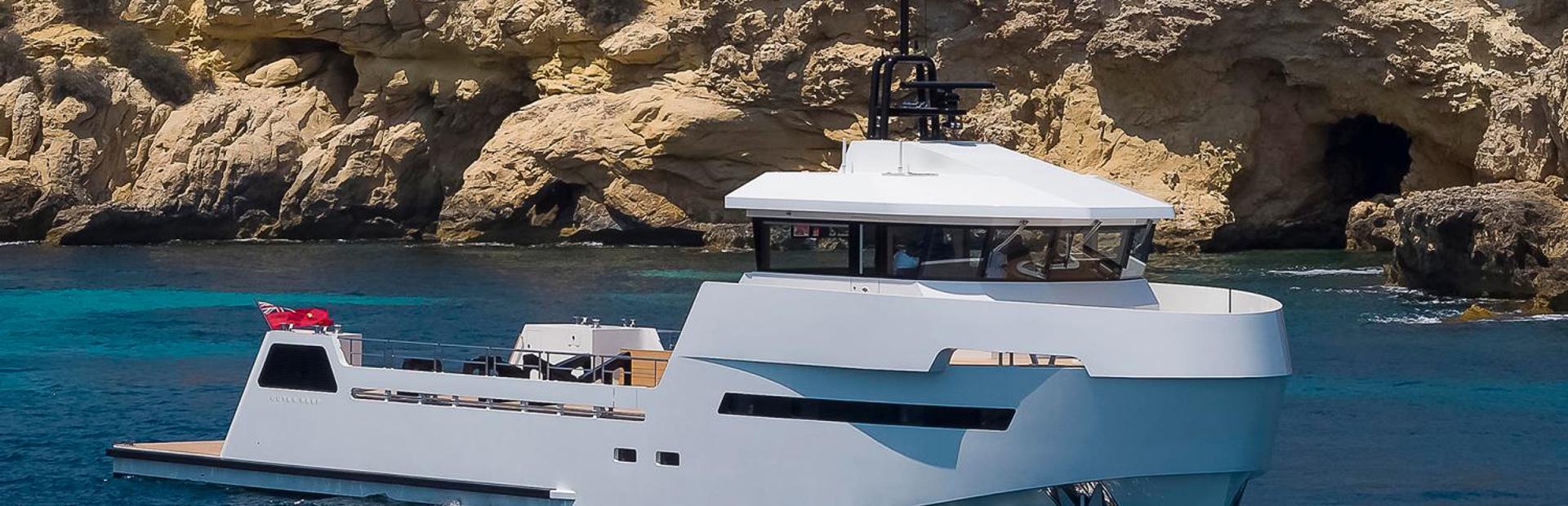 27 YXT Yacht