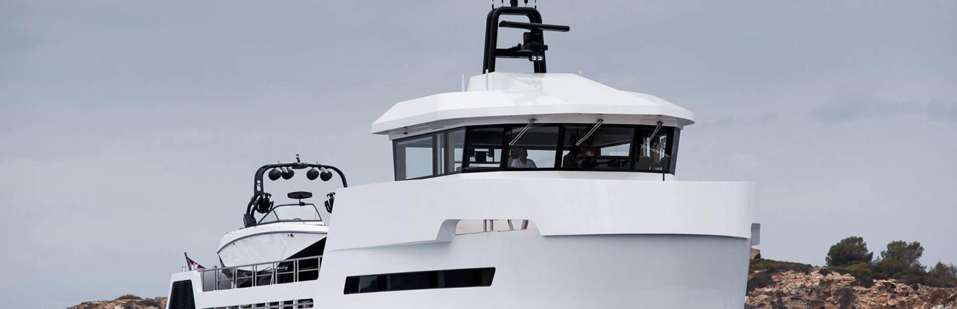 27 YXT Yacht