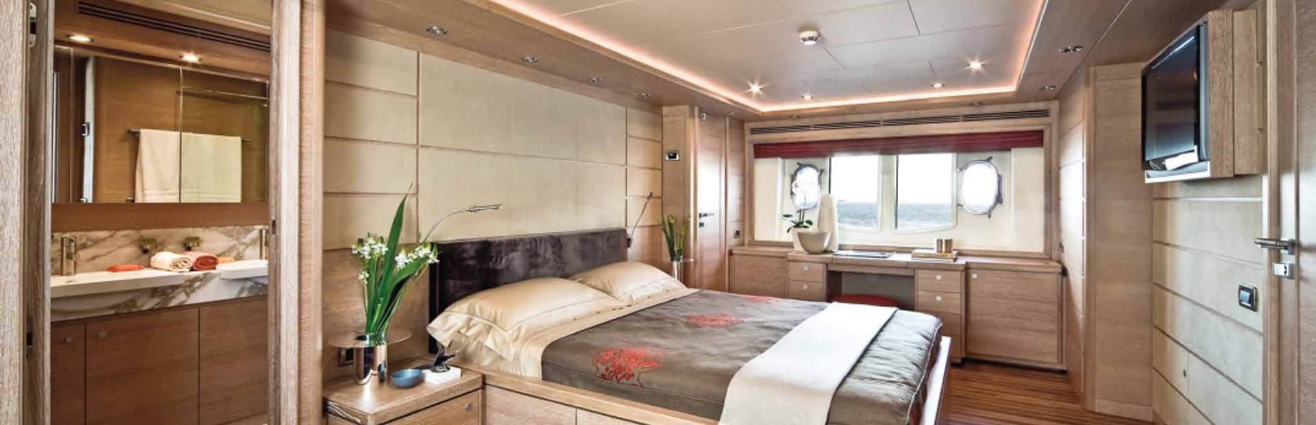 Custom Line 112 Yacht