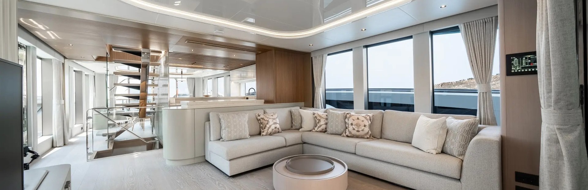 82 Ocean Enclosed Yacht