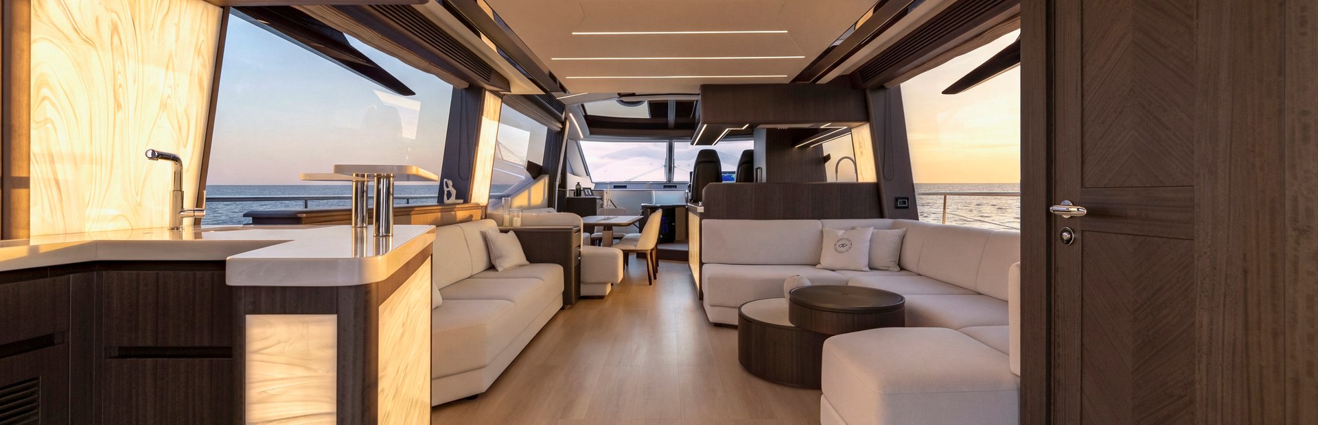800 Fly Yacht
