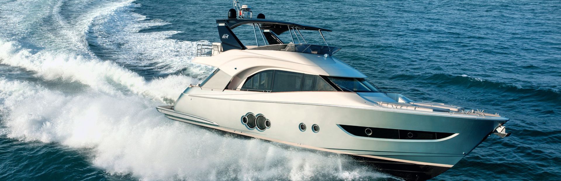 MCY 66 Yacht
