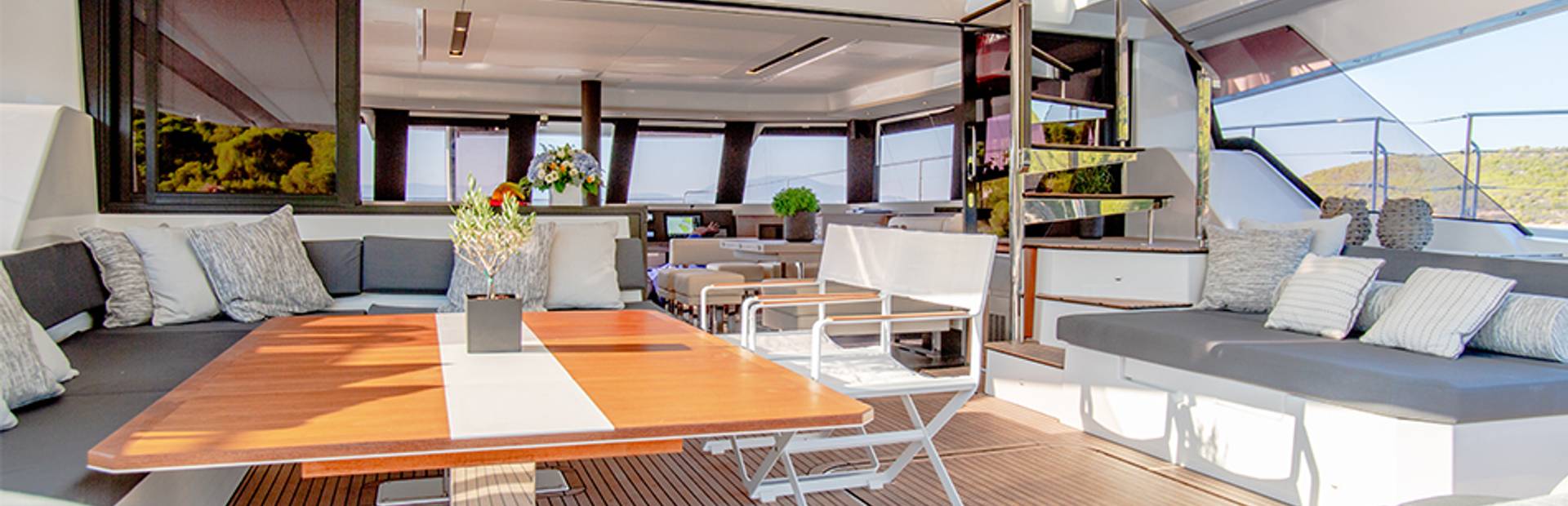 Power 67 Yacht