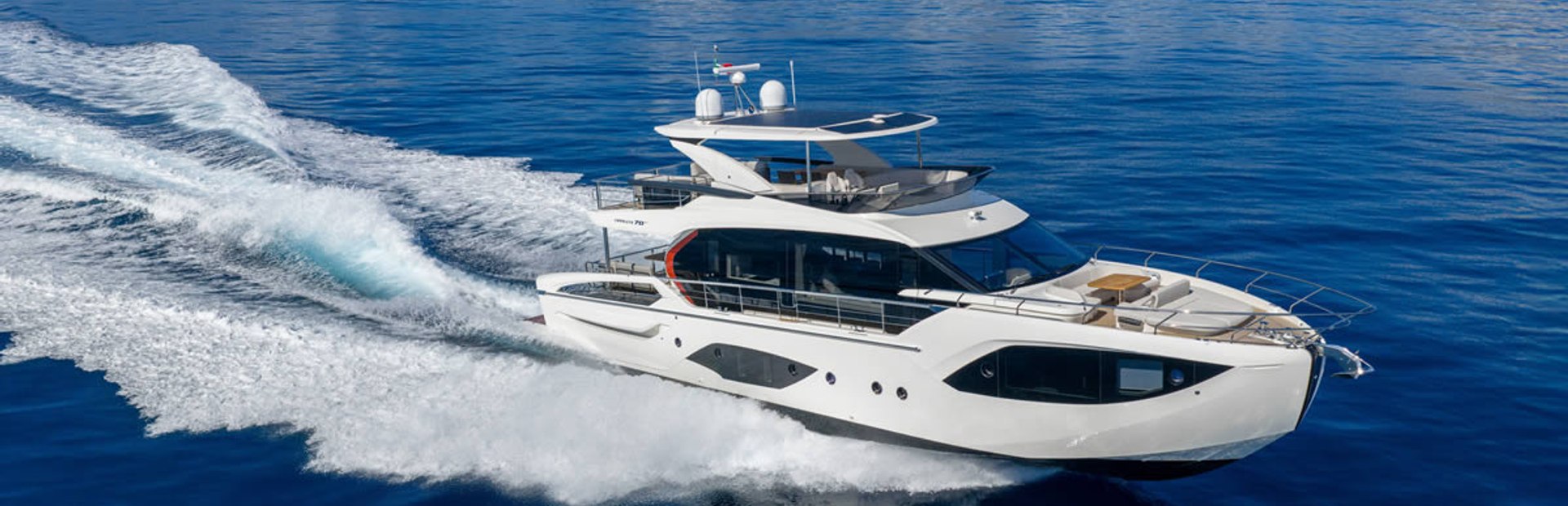 70 FLY Yacht