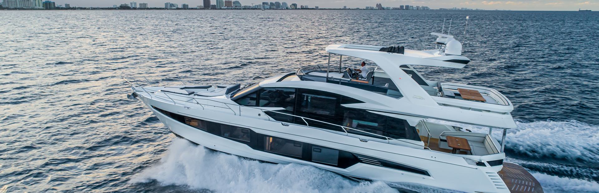 680 Fly Yacht