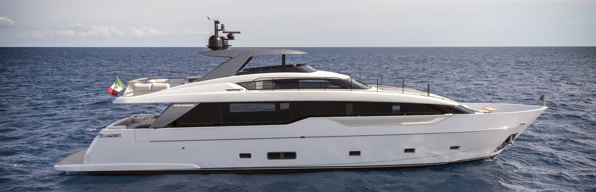 SL90 Asymmetric Yacht