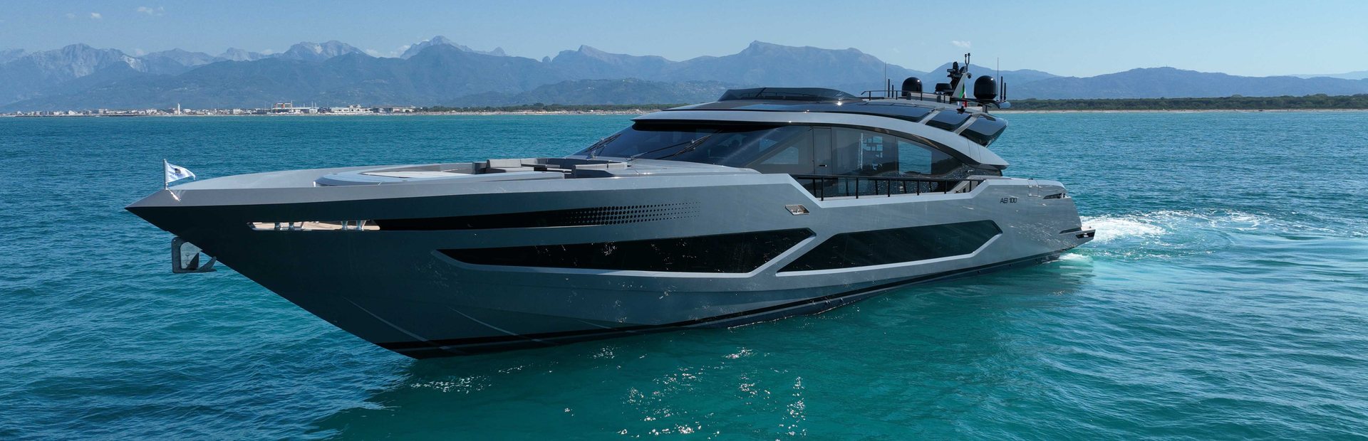 AB 100 Yacht