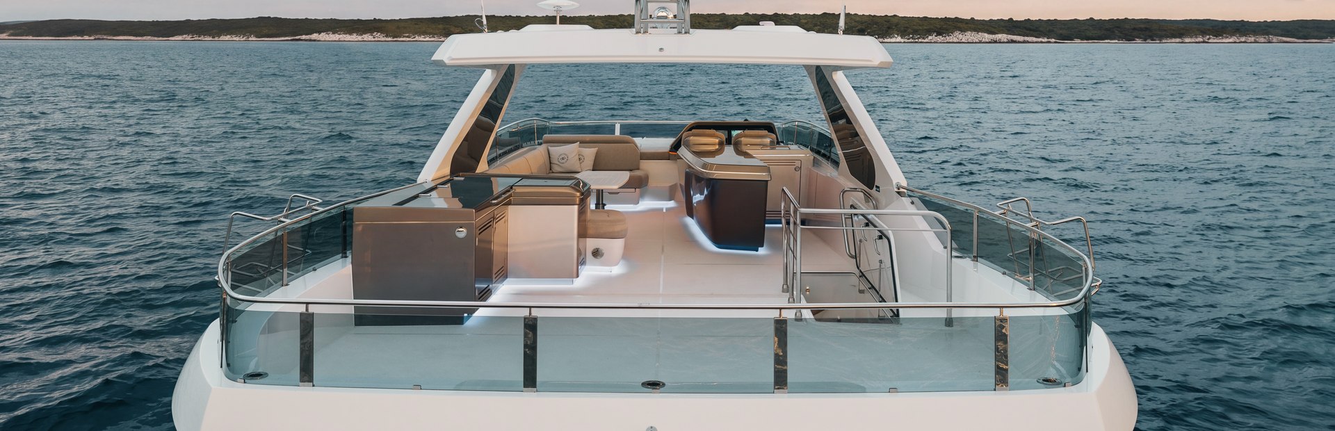 800 Fly Yacht