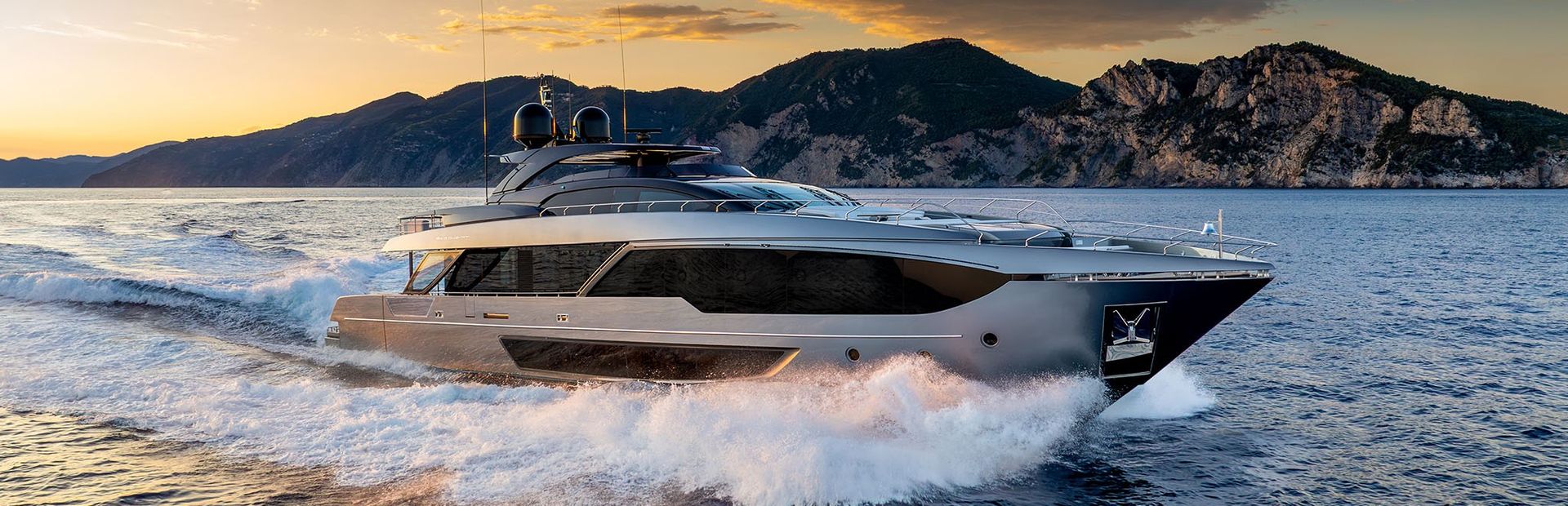 112 DolceVita Super Yacht